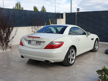 Mercedes SLK has new Spanish plates fitted at our customers' home in Alicante region Mercedes SLK200 on new Spanish plates